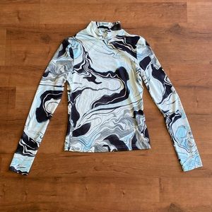 Colorful turtleneck/undershirt